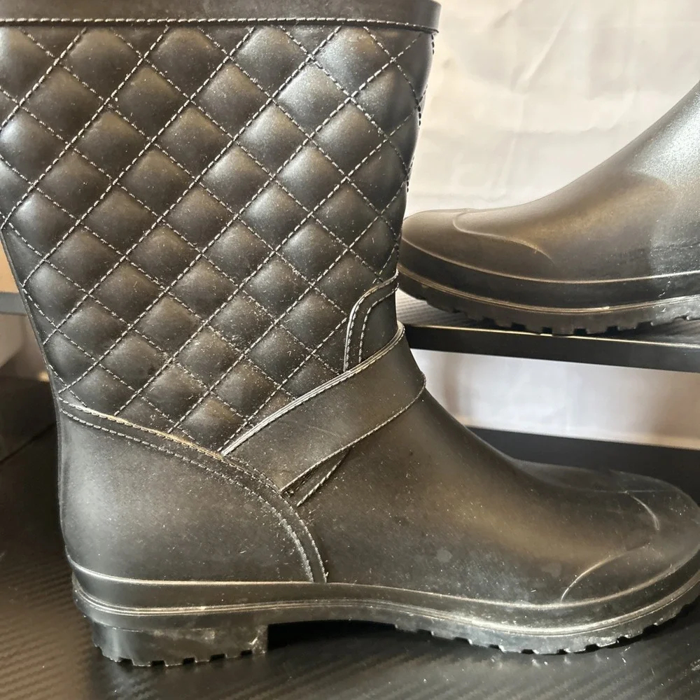 Capelli Women's New York Quilted Mid Calf Rain Boots. Preowned‎ Size 10